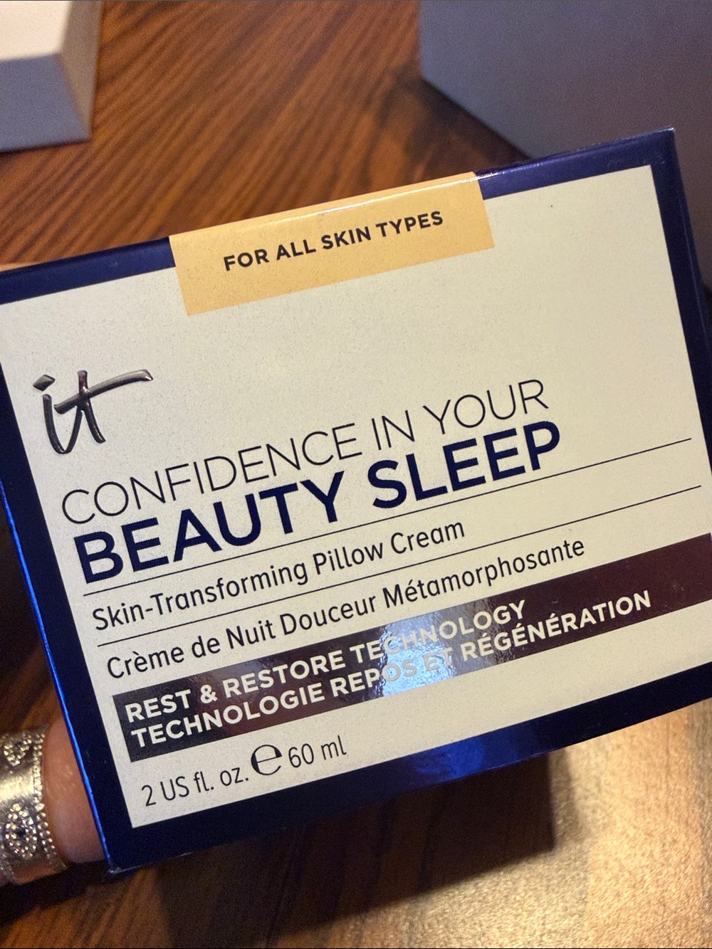 it cosmetics Confidence In Your Beauty Sleep Pillow Cream - Blue, White, Yellow